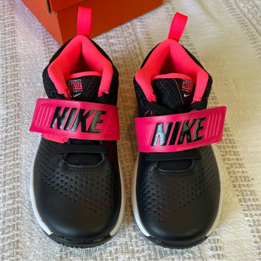 New Nike Team Hustle D 8 Toddler Size 10